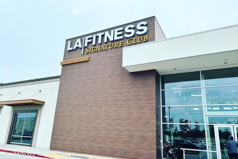 What Is a Signature Club at LA Fitness?